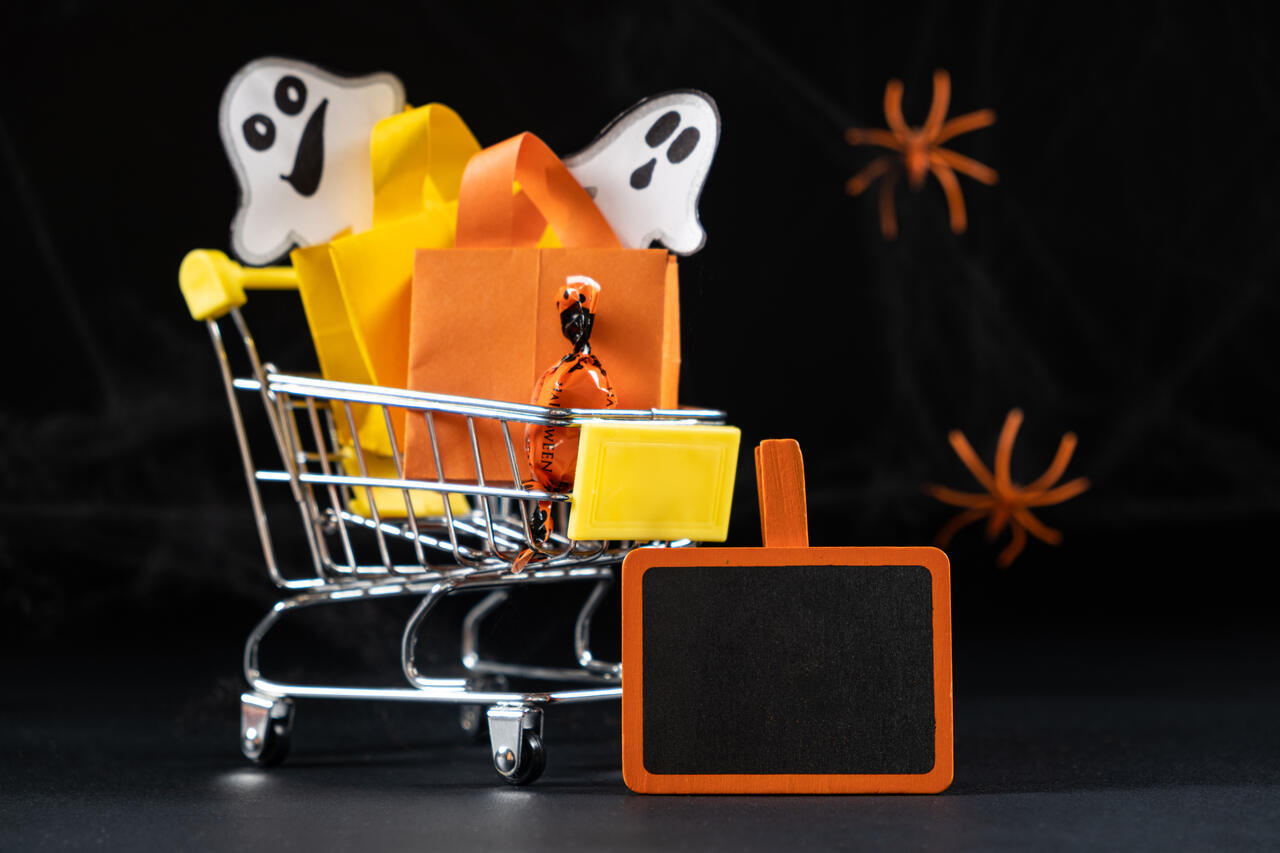 CONSUMIDORES ANTECIPAM AS COMPRAS PARA COMEMORAR O HALLOWEEN